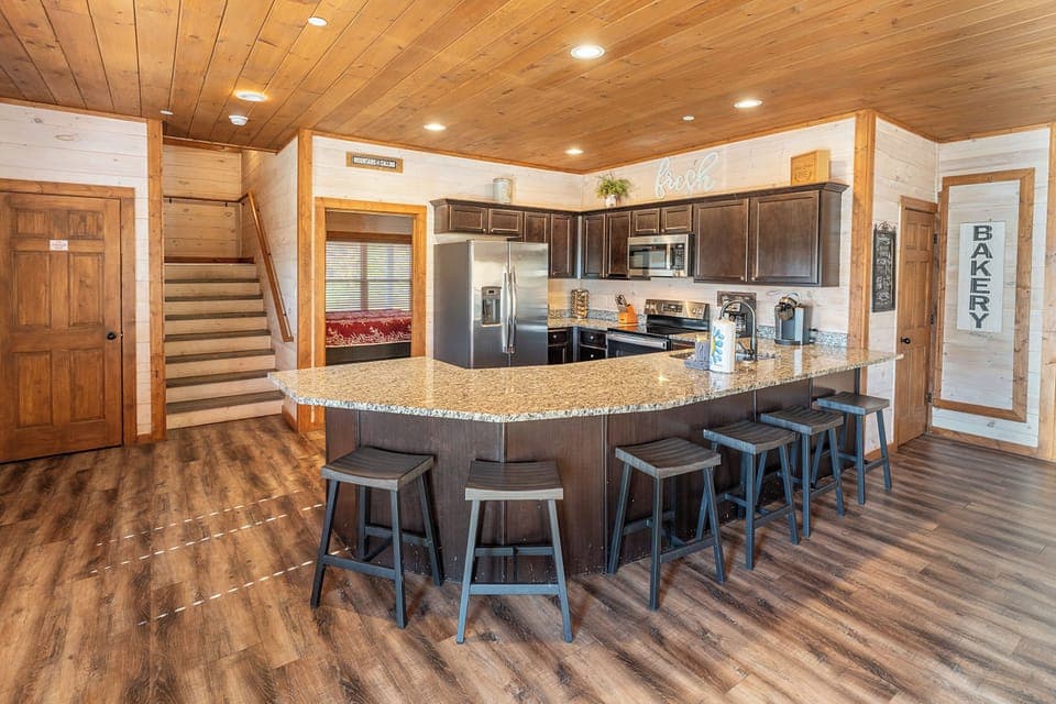 Up to 20 guests can stay here! Lots of room to spread out. Location is near many tournament sites.