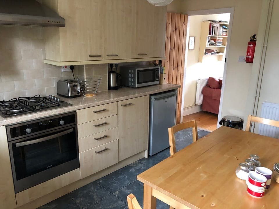 Well equipped kitchen, seats four people, fridge, cooker, microwave etc. 