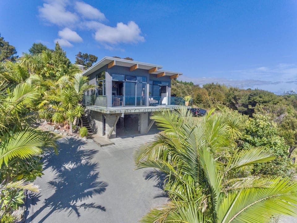 All day sunshine and elevated views of the bay