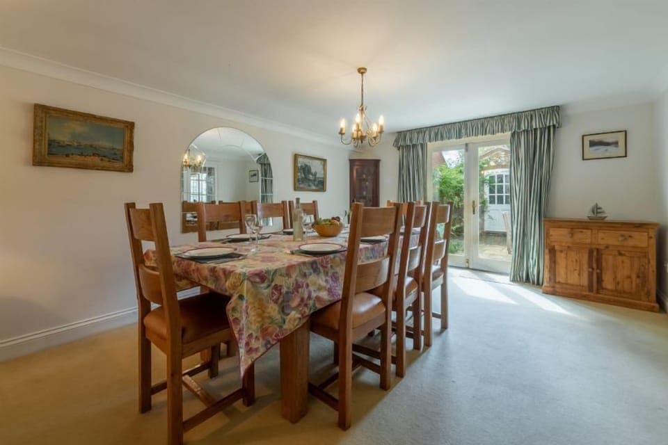 Ground floor: Dining room with french doors to the garden