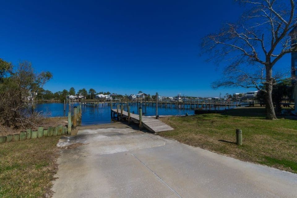 Private boat launch for property tenants