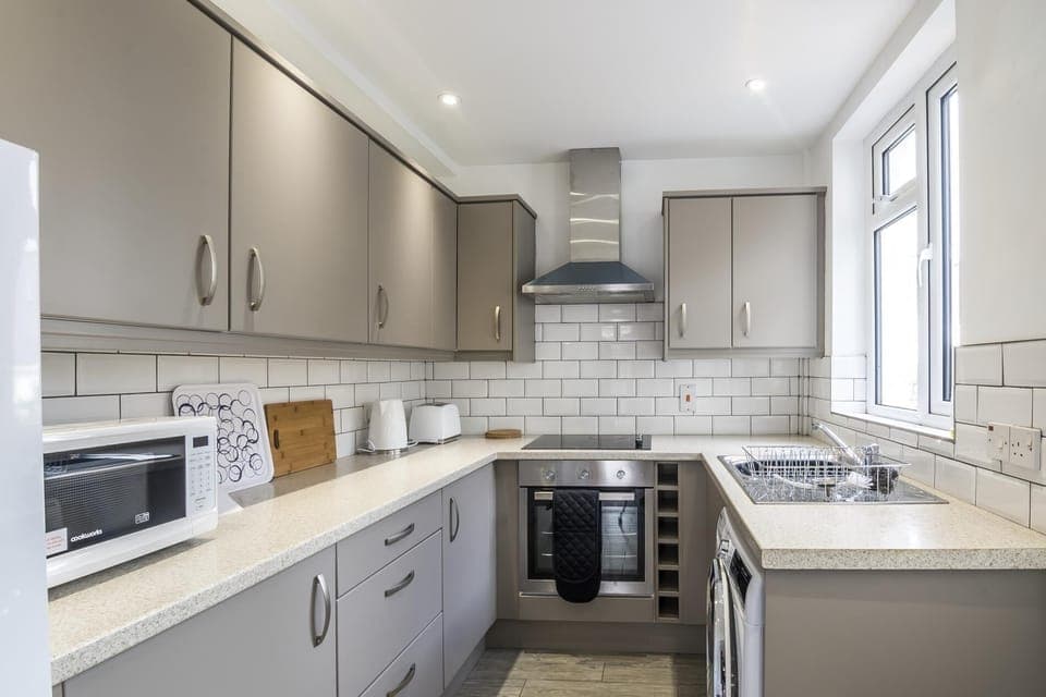 Sandy Retreat - 3 Bedroom Holiday Home - Tenby (940)