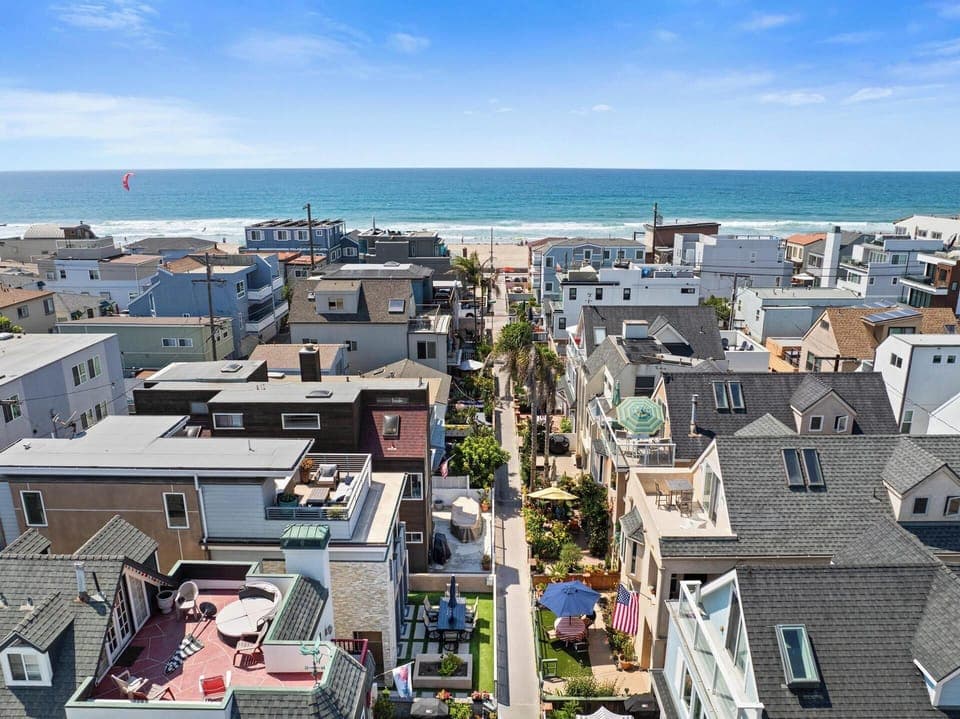 Aerial view down the court to the beautiful Pacific. 
