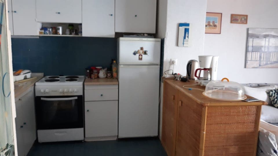 Angle of the adequately equipped kitchen