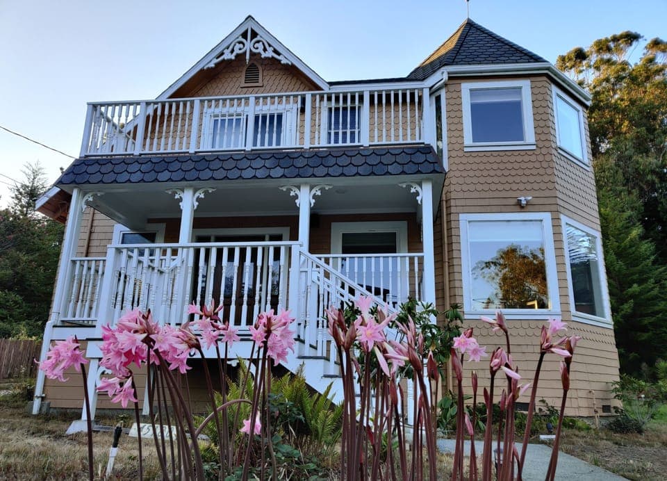 Beautiful, historic. romantic Mendocino coastal home with ocean views.