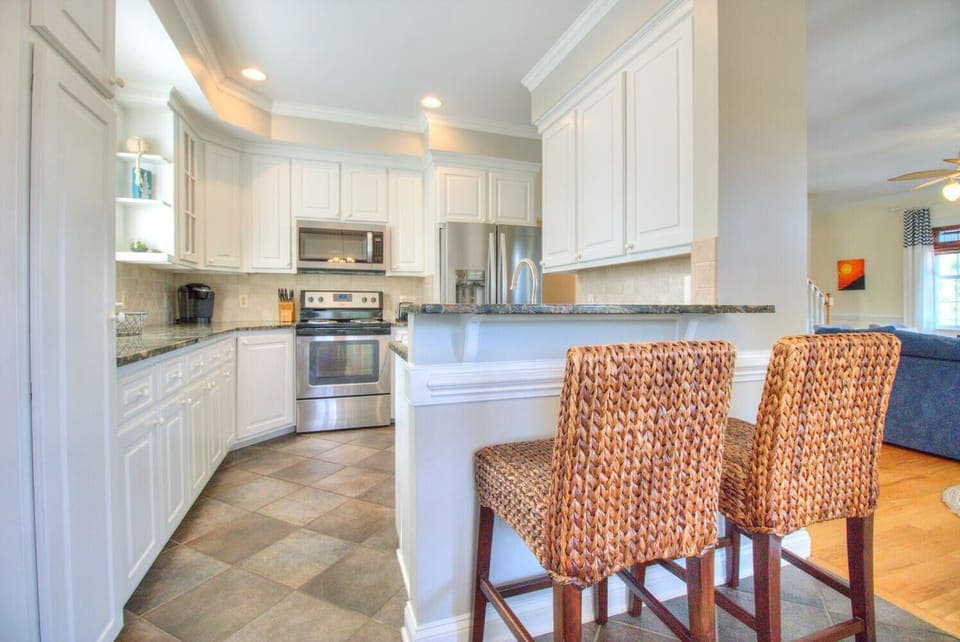 Kitchen Breakfast Bar