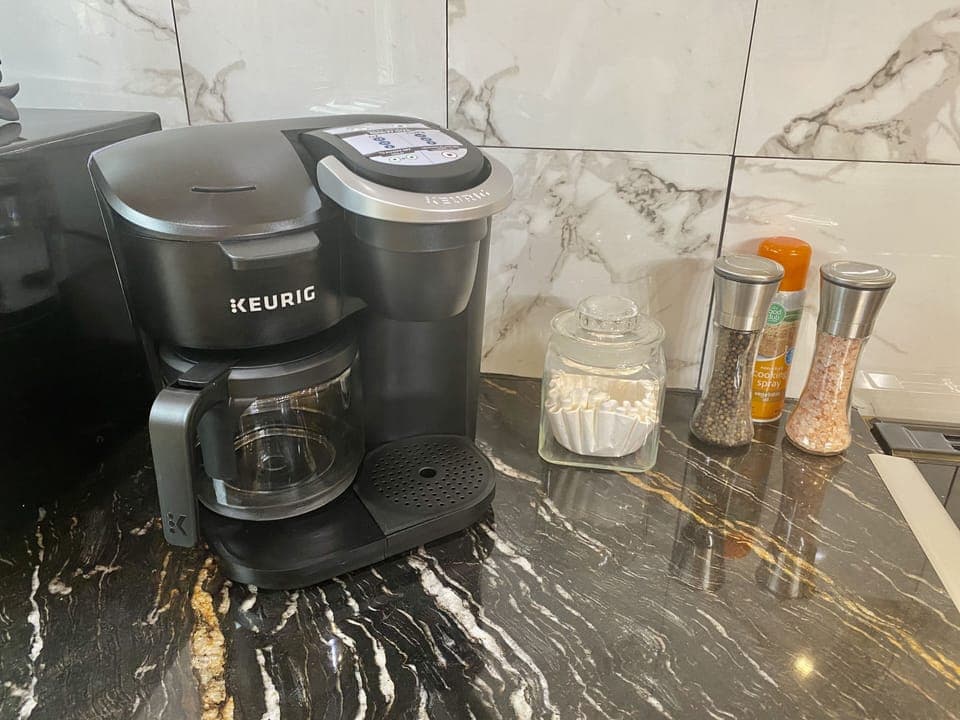 Dual coffee maker with K-cup and drip