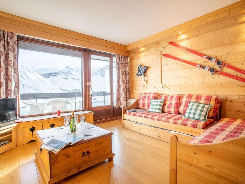 Furniture, Property, Cabinetry, Table, Window, Comfort, Drawer, Wood, Interior Design, Floor