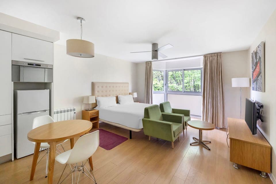 A cosy studio featuring a plush double bed, perfect for relaxing after a day exploring Paris.
