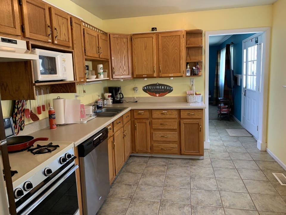 Kitchen also has basic herbs, oils, coffee and tea. 