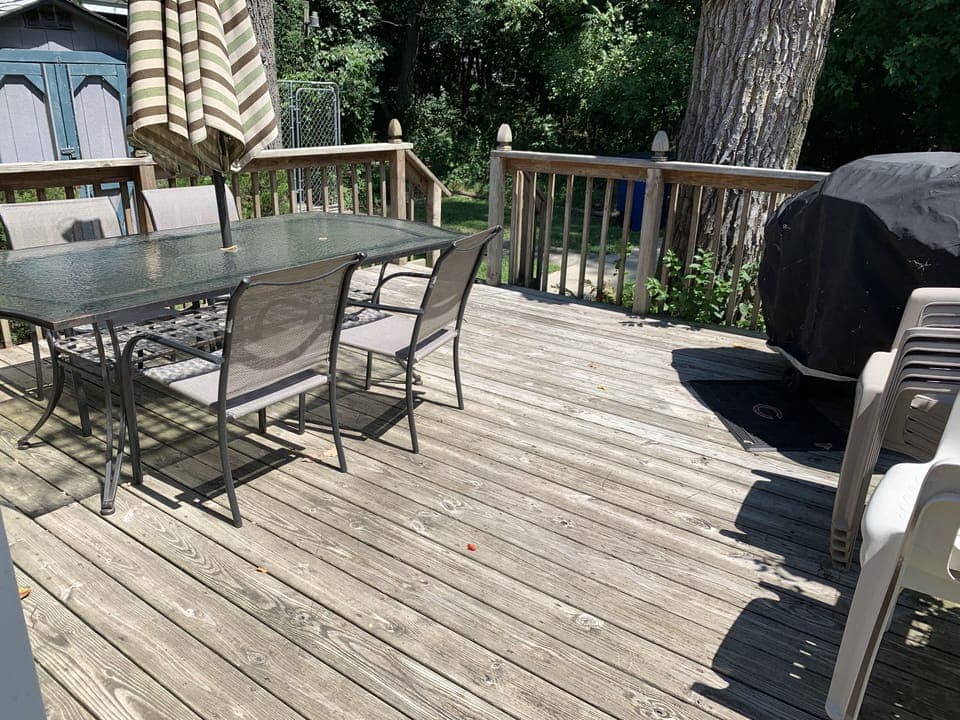 Deck for grilling and patio table and chairs fitting 6 comfortably.