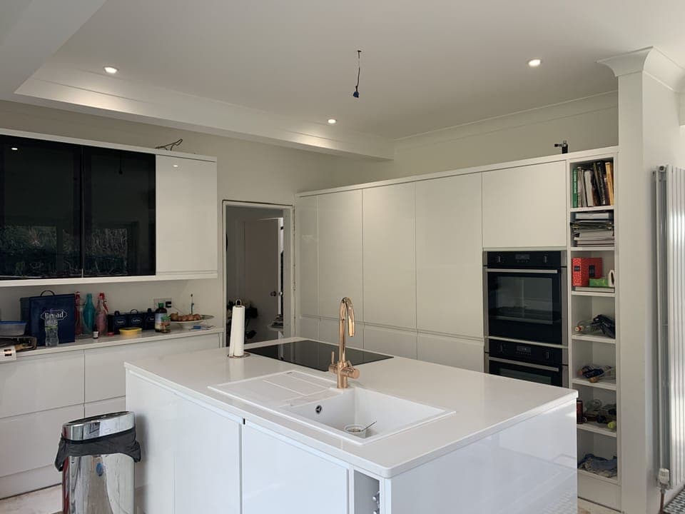 The kitchen with a boiling tap( press down and forward to pour)