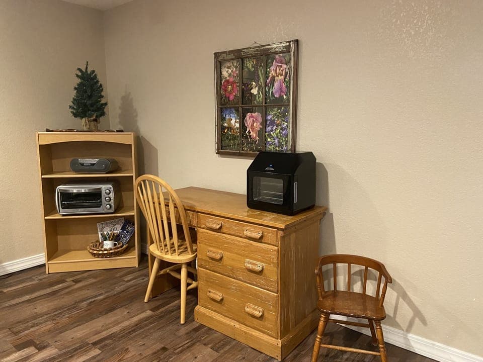 Air fryer and toaster oven for your baking needs with desk work space and WIFI