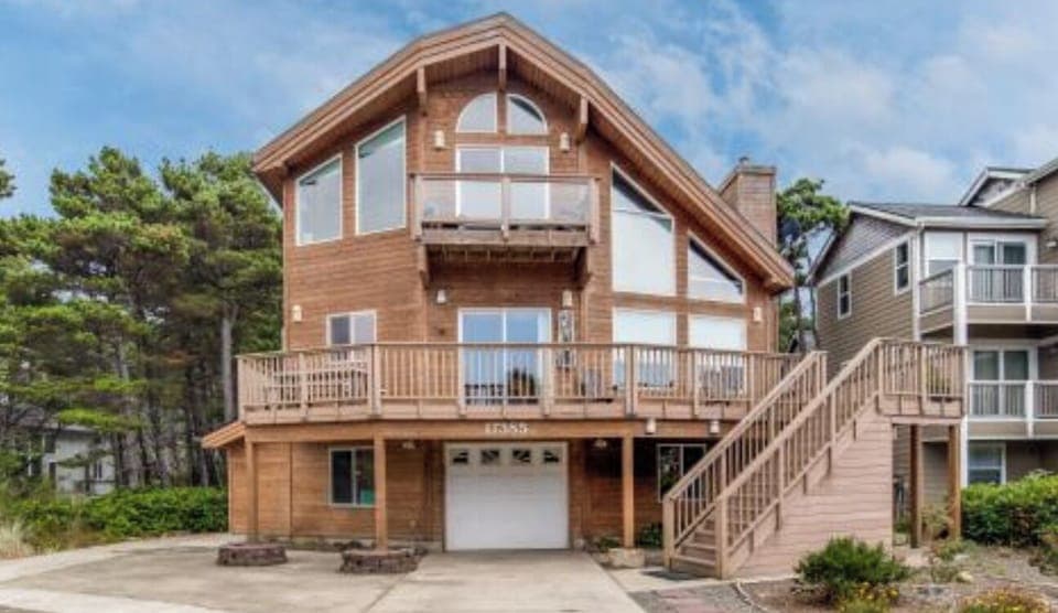 Pine Beach Retreat in Rockaway Beach