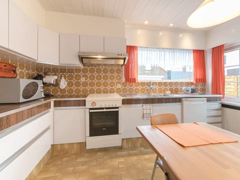 Property, Room, Countertop, Furniture, Cabinetry, Kitchen, Interior Design, Building, Kitchen Stove, Floor