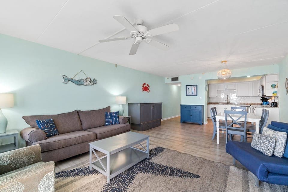 Living Room - Smart TV - Balcony Access - Ceiling Fan - Gulf Views