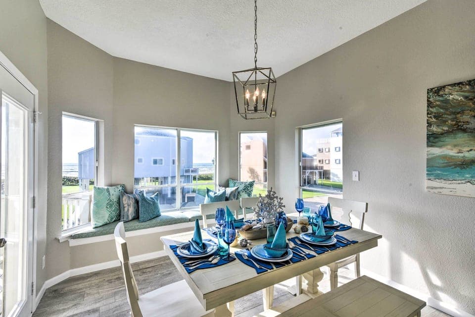 Dining Area | Window Bench Seat