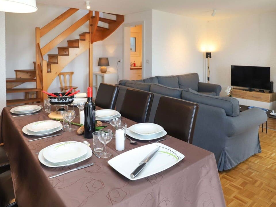 Table, Tableware, Furniture, Property, Building, Dishware, Comfort, Wood, Plate, Lighting