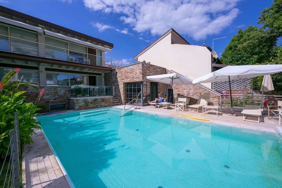 The swimming pool is heated and open April to end of October