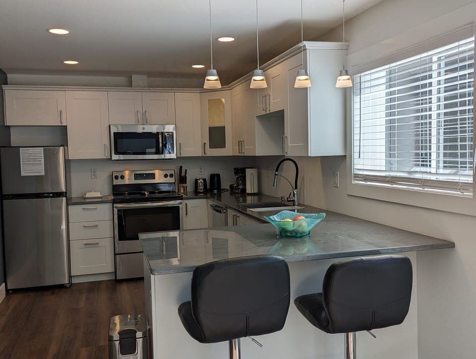 Fully functional , well stocked kitchen. New appliances.