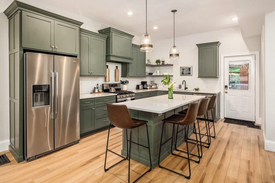 Kitchen | Fully stocked with cooking utensils
