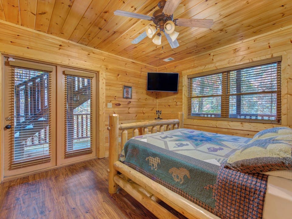 Fifth Bedroom - TV and Deck Access