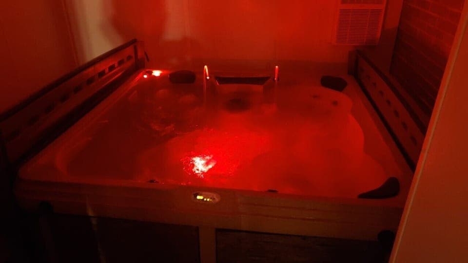 Indoor spa tub