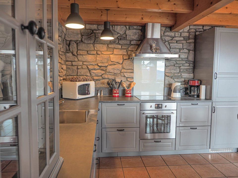 The traditional fully equipped kitchen
