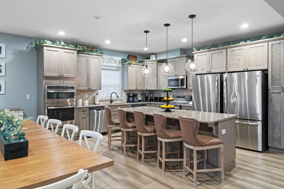 Full Kitchen and Dining Area