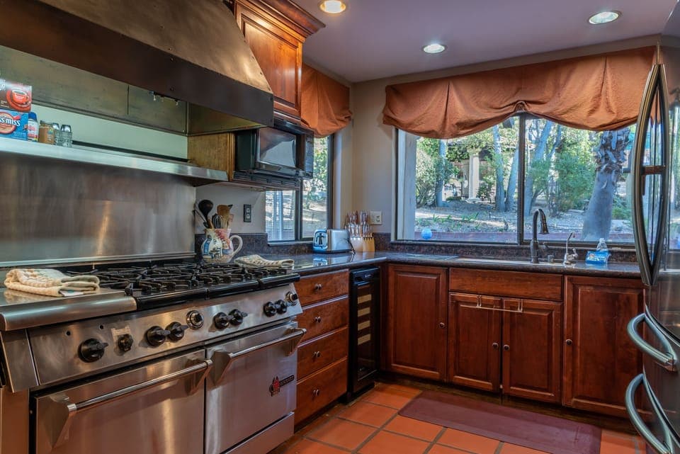 Kitchen - Well Appointed Gourmet Kitchen