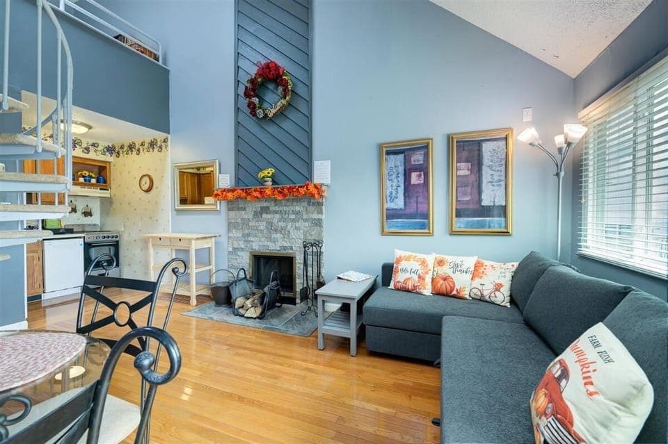 Bright & cozy! Perfect for some R&R. 3 BR, 2 BA with loft sleeps Up To 8 People.
