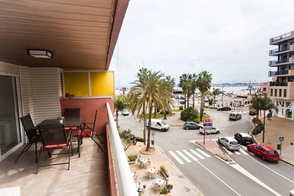You’ll love this privileged location, right in front of the port!