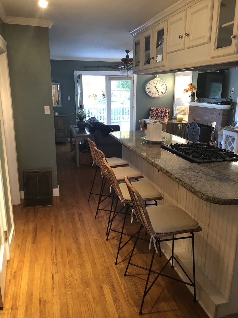 4 stools seated around kitchen island