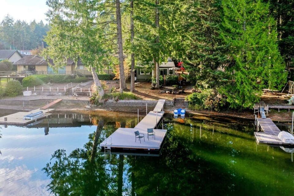 Beautiful dock to relax the day away!