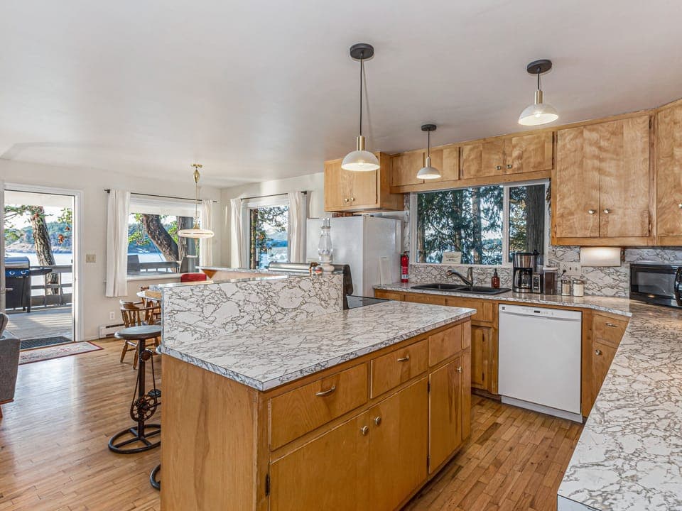 Full kitchen off of the living room with classic touches.