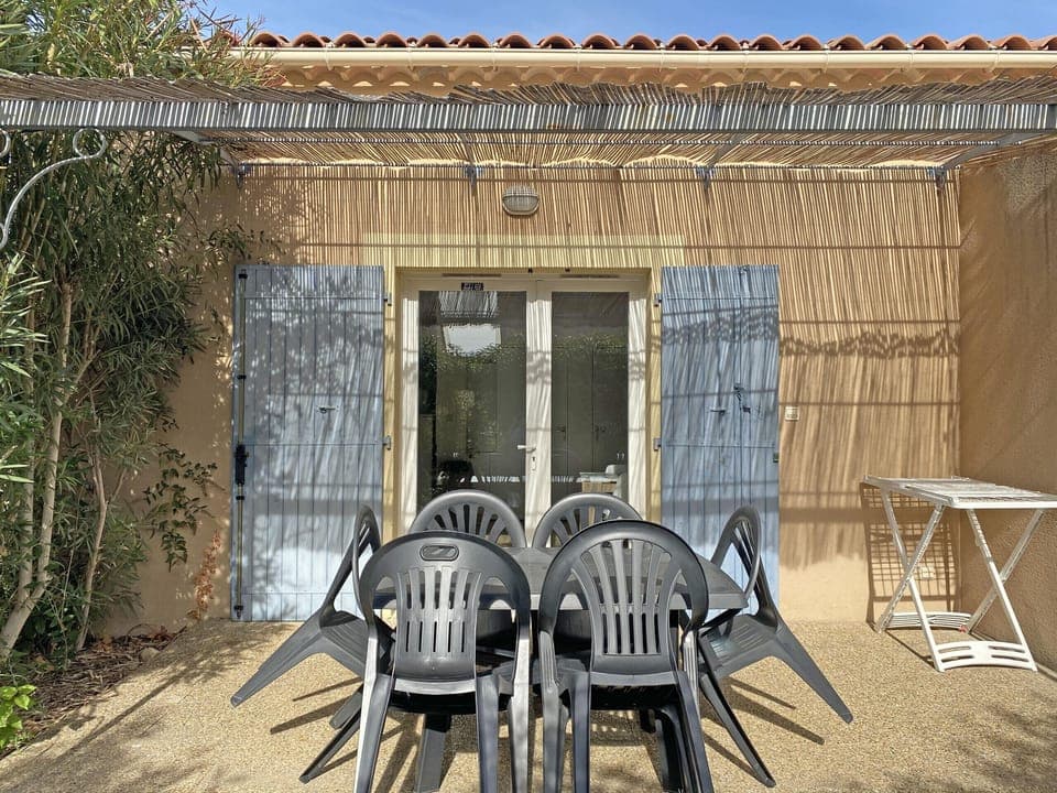 MOURIÈS Alpilles Provence vacation rental, comfortable cottage for rent with terrace for 6 people. Online reservation with Plaisirs & Maisons de Provence