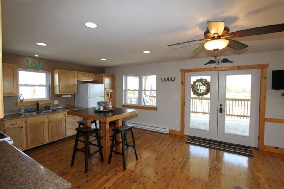 Kitchen/Entry