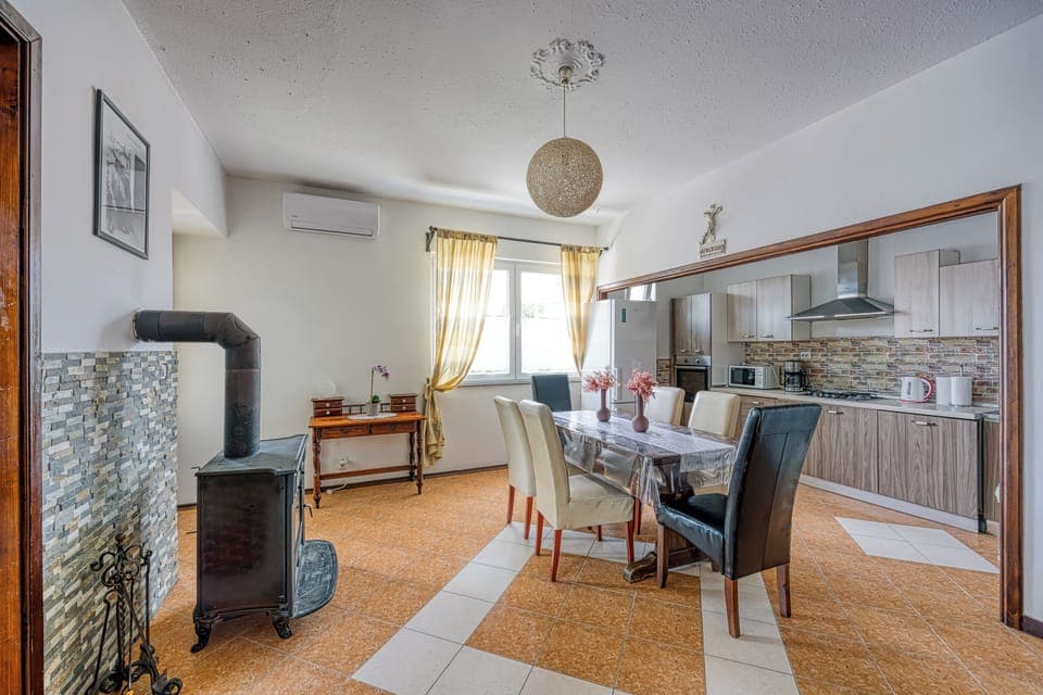 Kitchen and dining area