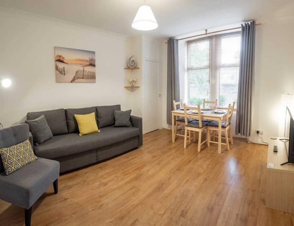 Bright, sunny living room 