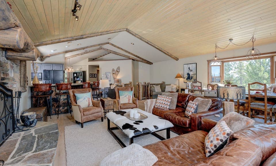 Grey Moose Lodge, Living Room, 4