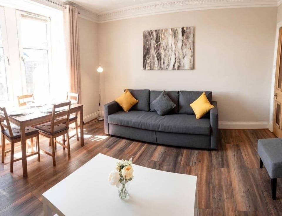 Bright, spacious lounge