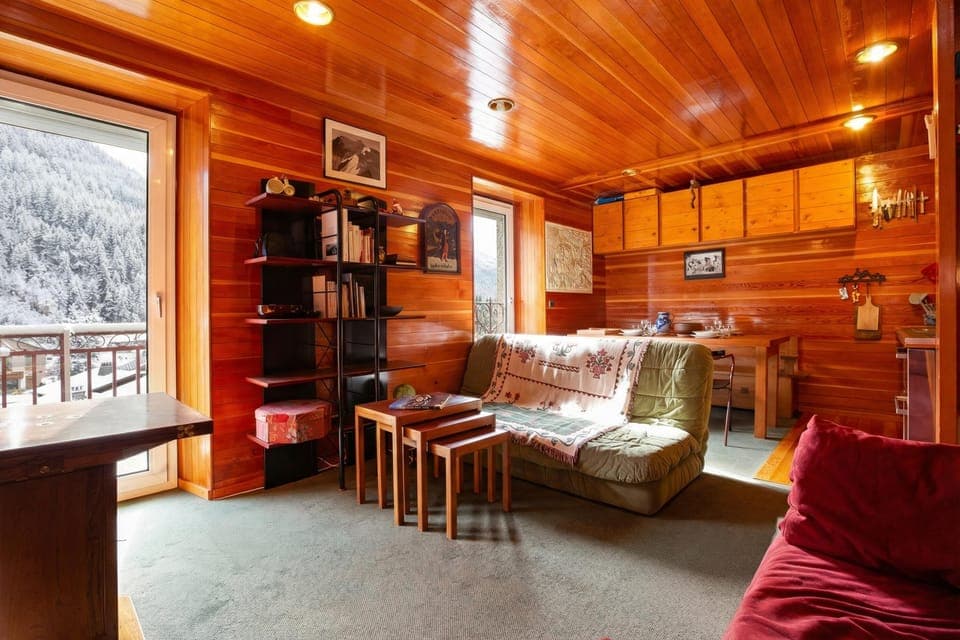 Bright apartment with a private balcony