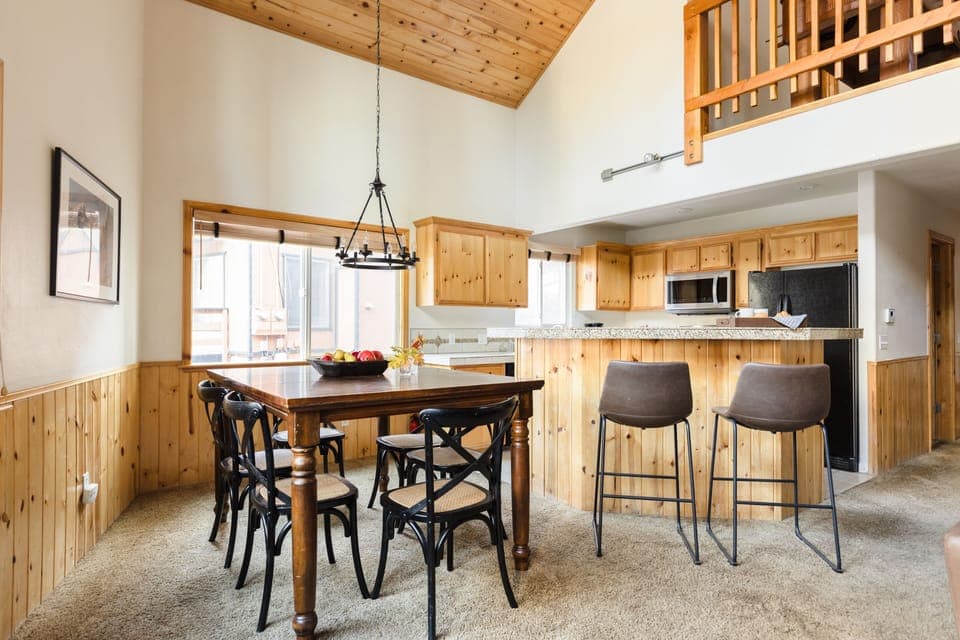 Cabin 2 dining.