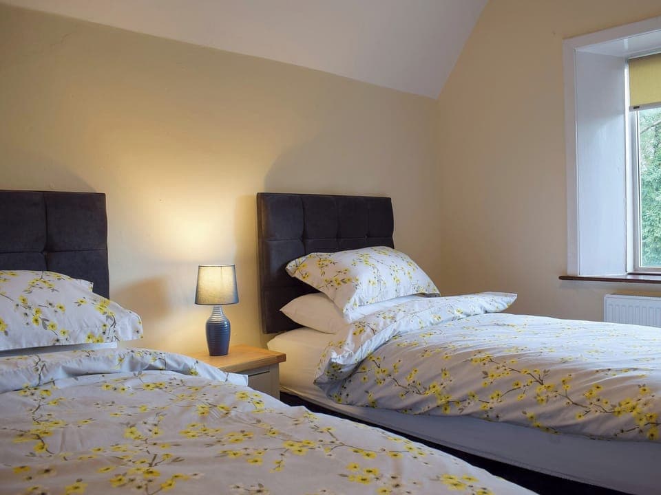 Twin bedroom | Llantysilio Lodge, Llangollen