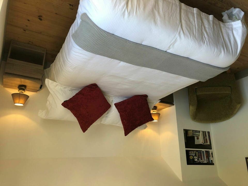 Lighting, Interior Design, Material Property, Tints And Shades, Comfort, Wood, Linens, Pillow