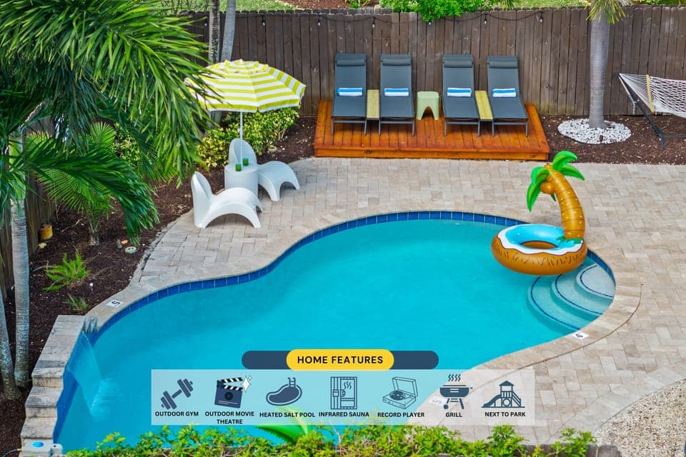 Spend relaxing days in the heated saltwater pool under the Florida sun! ☀️🏊