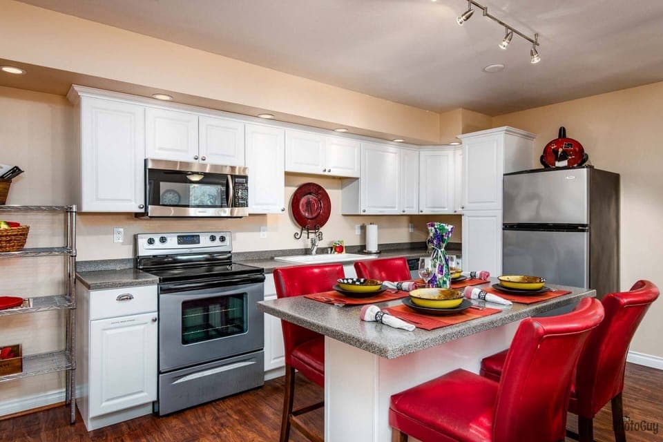 Kitchen (lower Level)