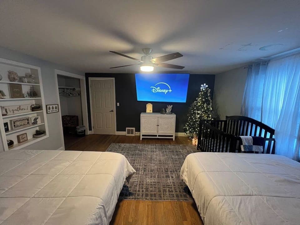 75 inch tv with king and queen beds for sleeping arrangements. 