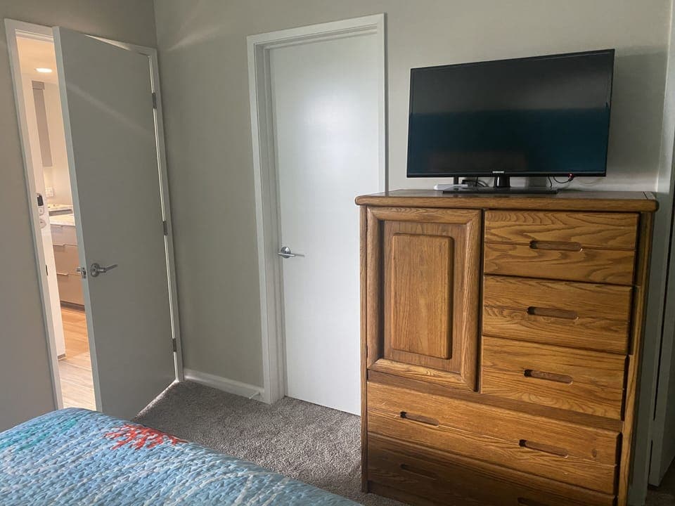 2nd bedroom with closet