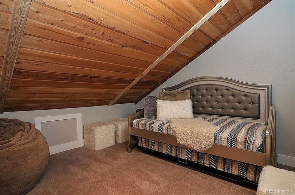 Trundle bed underneath